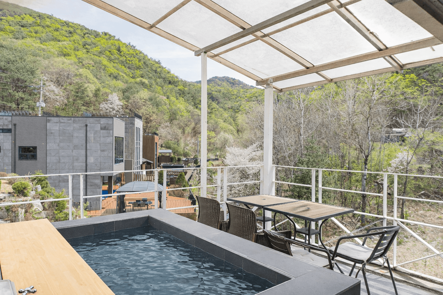 포천 자쿠지 펜션 더스테이하루 객실 전경